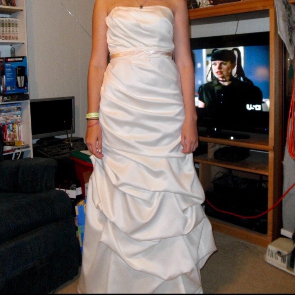 Cream Wedding/Prom Dress - Picture 6 of 6